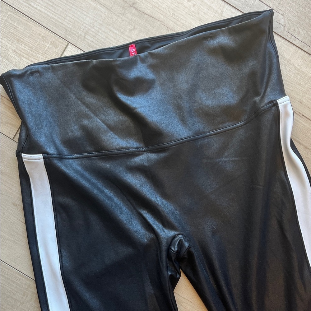 SPANX Faux Leather Leggings - Picture 4 of 4